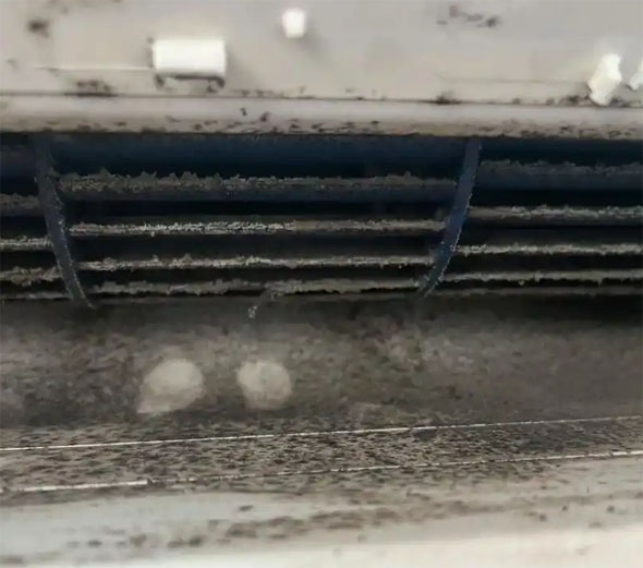 孟津空调吹的风有股烧焦味是怎么回事